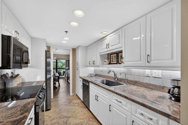 364 Golfview Road 506, North Palm Beach, FL 33408