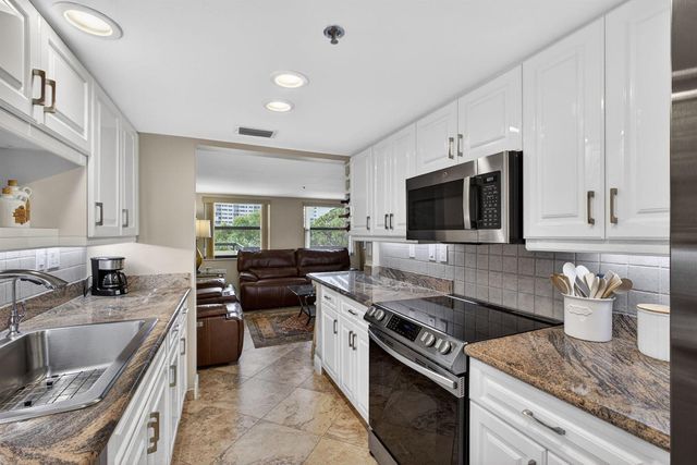 364 Golfview Road 506, North Palm Beach, FL 33408