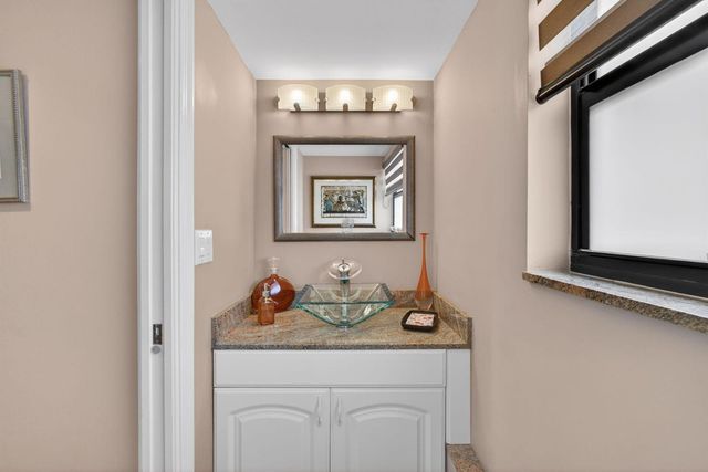 364 Golfview Road 506, North Palm Beach, FL 33408