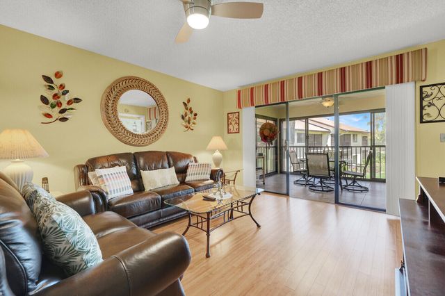 6901 SE Constitution Boulevard 204, Hobe Sound, FL 33455