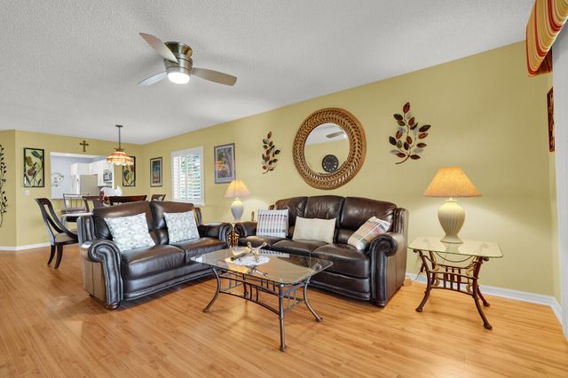 6901 SE Constitution Boulevard 204, Hobe Sound, FL 33455