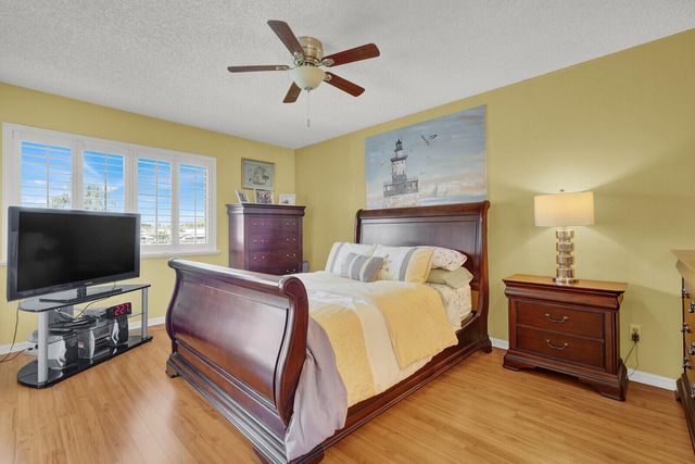 6901 SE Constitution Boulevard 204, Hobe Sound, FL 33455