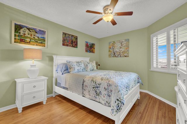 6901 SE Constitution Boulevard 204, Hobe Sound, FL 33455