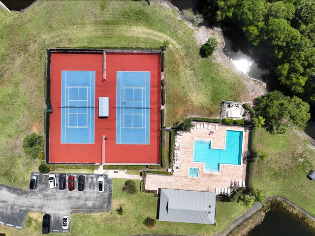 6901 SE Constitution Boulevard 204, Hobe Sound, FL 33455