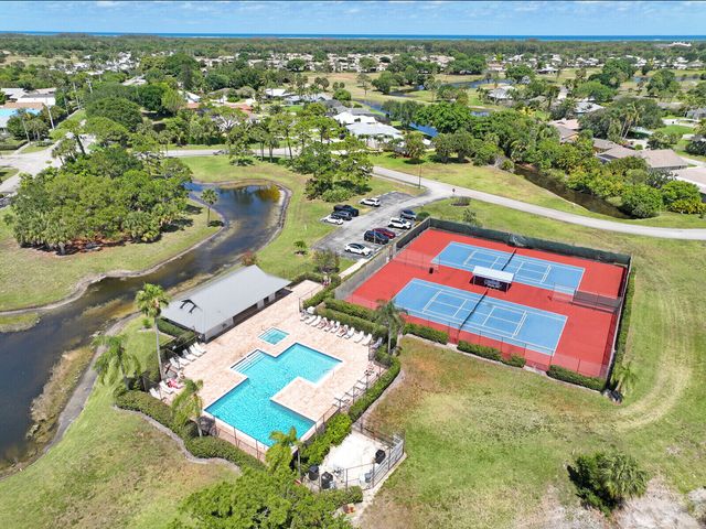 6901 SE Constitution Boulevard 204, Hobe Sound, FL 33455