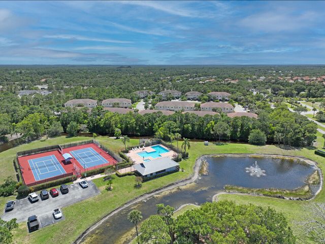 6901 SE Constitution Boulevard 204, Hobe Sound, FL 33455