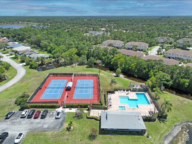 6901 SE Constitution Boulevard 204, Hobe Sound, FL 33455