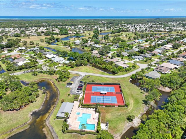 6901 SE Constitution Boulevard 204, Hobe Sound, FL 33455