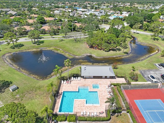 6901 SE Constitution Boulevard 204, Hobe Sound, FL 33455