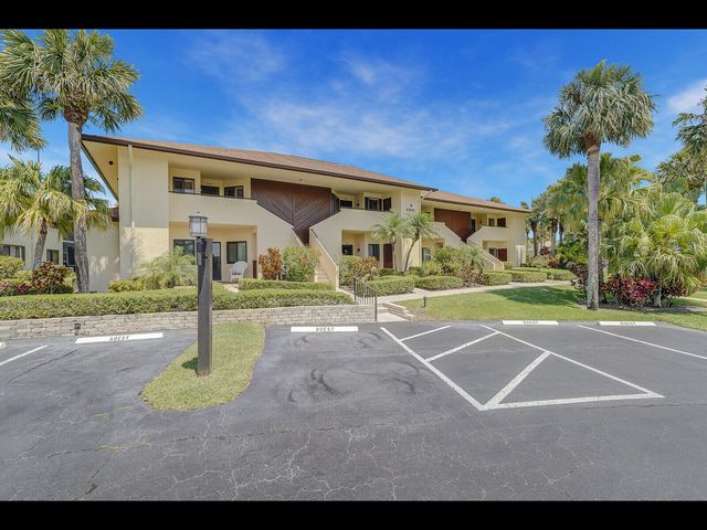 6901 SE Constitution Boulevard 204, Hobe Sound, FL 33455