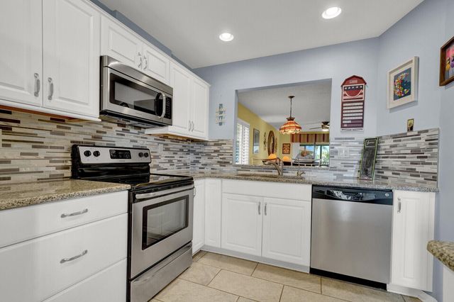 6901 SE Constitution Boulevard 204, Hobe Sound, FL 33455