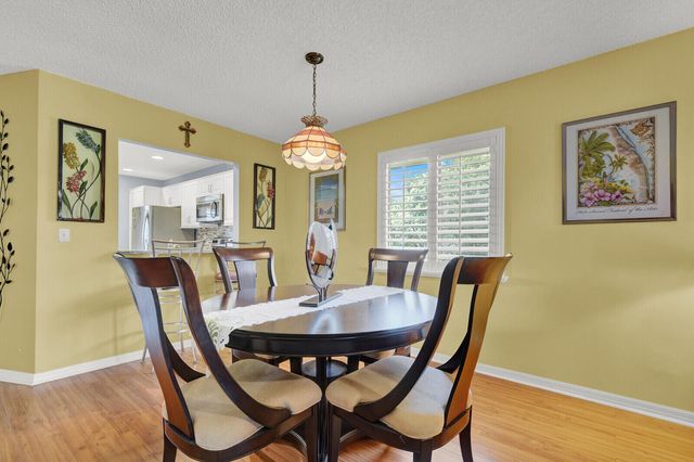 6901 SE Constitution Boulevard 204, Hobe Sound, FL 33455