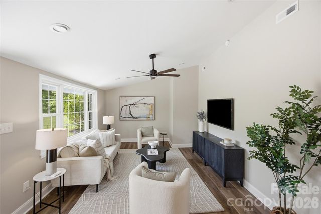 8223 Knollwood Circle, Charlotte, NC 28213