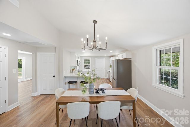 8223 Knollwood Circle, Charlotte, NC 28213