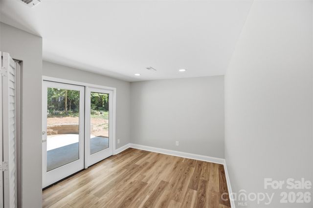 8223 Knollwood Circle, Charlotte, NC 28213
