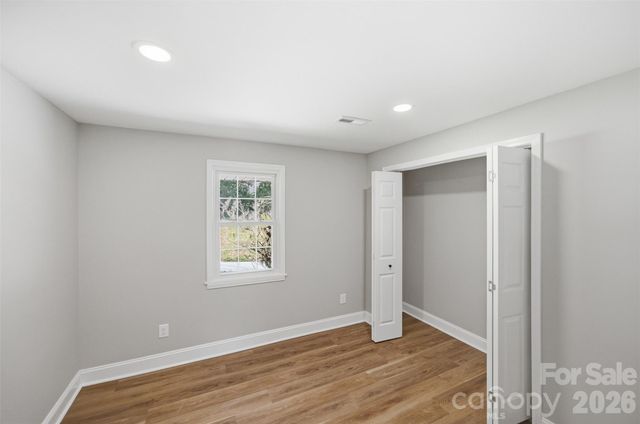 8223 Knollwood Circle, Charlotte, NC 28213
