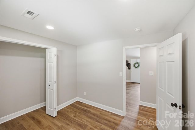 8223 Knollwood Circle, Charlotte, NC 28213