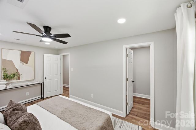 8223 Knollwood Circle, Charlotte, NC 28213