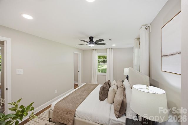 8223 Knollwood Circle, Charlotte, NC 28213
