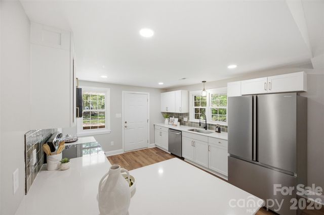 8223 Knollwood Circle, Charlotte, NC 28213