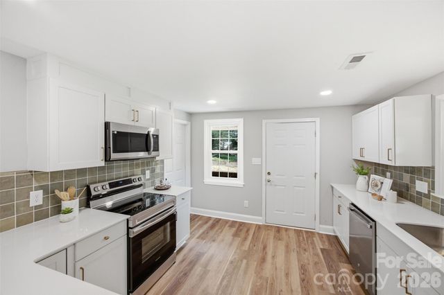 8223 Knollwood Circle, Charlotte, NC 28213
