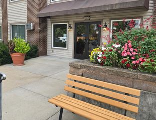 2800 Hillsboro Avenue N 203, New Hope, MN 55427