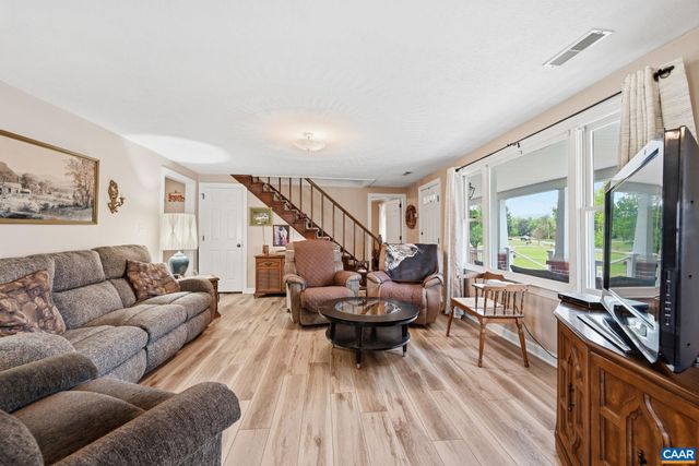10002 DYKE RD, Stanardsville, VA 22973