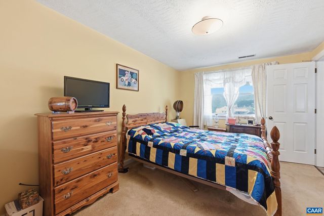 10002 DYKE RD, Stanardsville, VA 22973