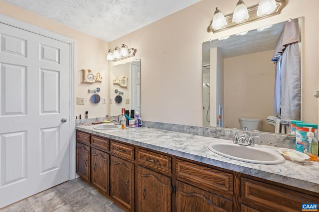 10002 DYKE RD, Stanardsville, VA 22973
