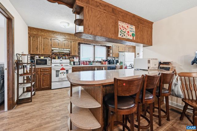 10002 DYKE RD, Stanardsville, VA 22973