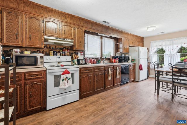 10002 DYKE RD, Stanardsville, VA 22973