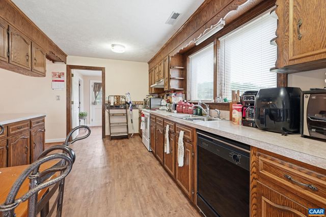 10002 DYKE RD, Stanardsville, VA 22973
