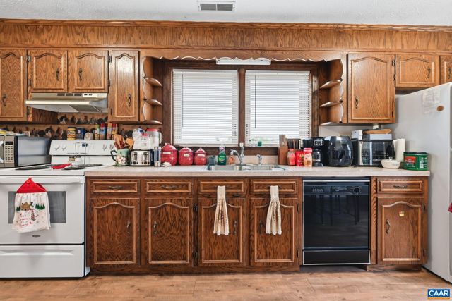 10002 DYKE RD, Stanardsville, VA 22973