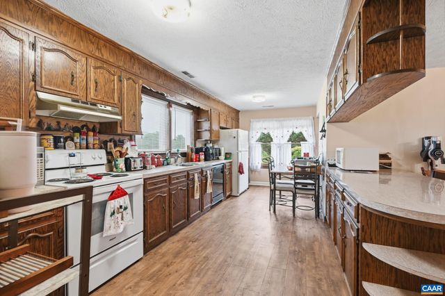 10002 DYKE RD, Stanardsville, VA 22973