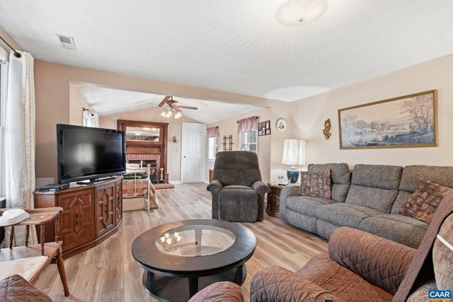 10002 DYKE RD, Stanardsville, VA 22973