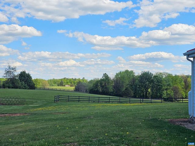10002 DYKE RD, Stanardsville, VA 22973