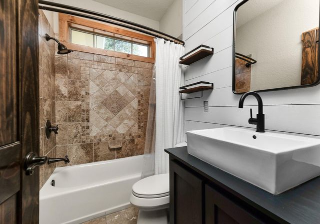 967 FALCONWOOD DR, San Marcos, TX 78666