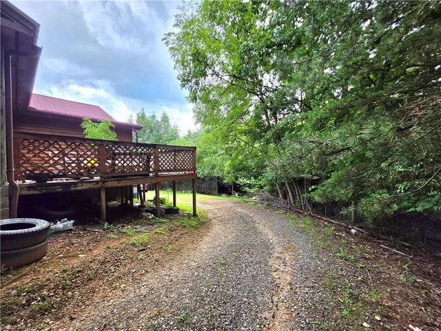 179 Caseys Crossing Trail, Lowgap, NC 27024