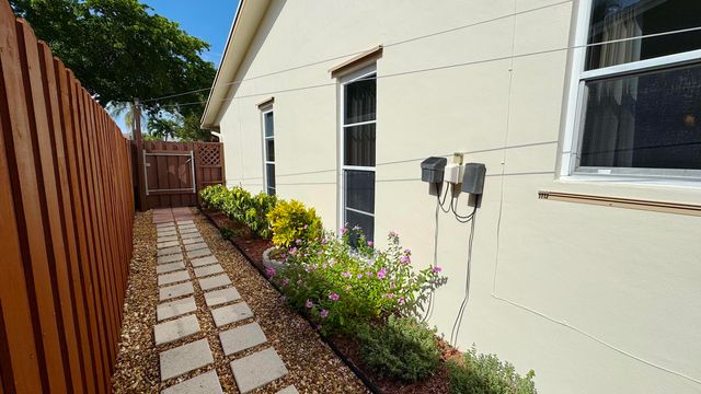 310 SE 4TH Terrace, Dania Beach, FL 33004