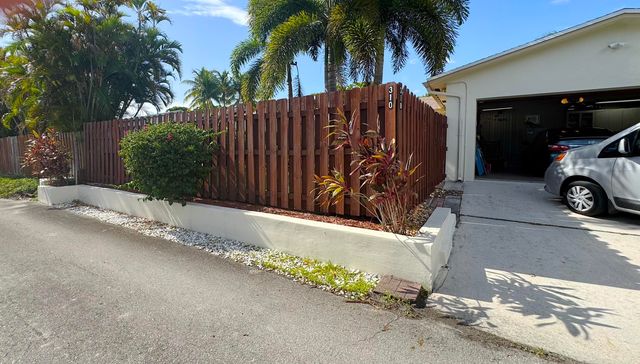 310 SE 4TH Terrace, Dania Beach, FL 33004