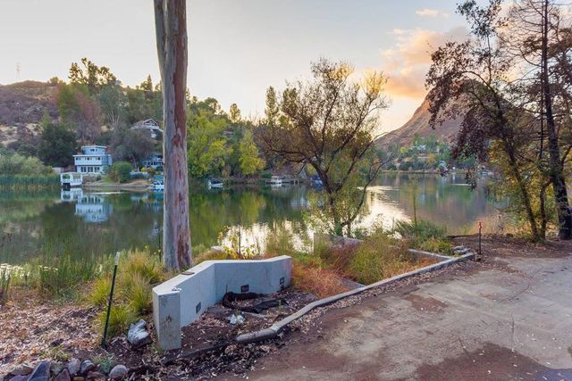 2026 Lakeshore Drive, Agoura Hills, CA 91301