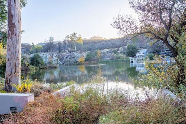 2026 Lakeshore Drive, Agoura Hills, CA 91301