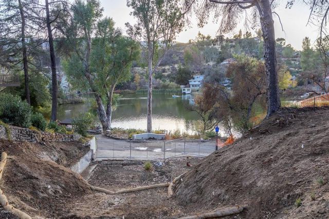 2026 Lakeshore Drive, Agoura Hills, CA 91301