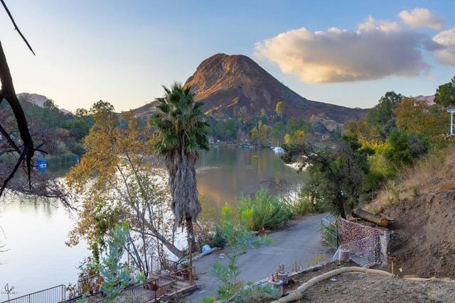 2026 Lakeshore Drive, Agoura Hills, CA 91301