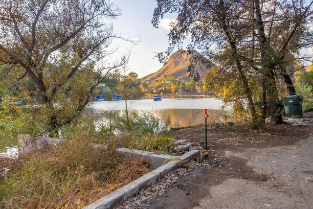 2026 Lakeshore Drive, Agoura Hills, CA 91301