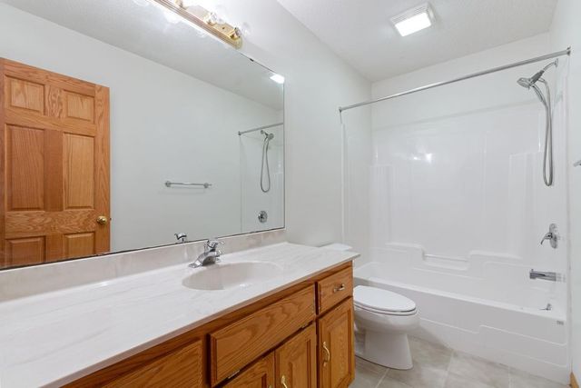 4233 93rd Avenue N, Brooklyn Park, MN 55443