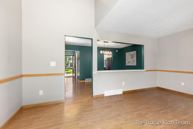 2670 Ridgecroft Drive, Grand Rapids, MI 49546