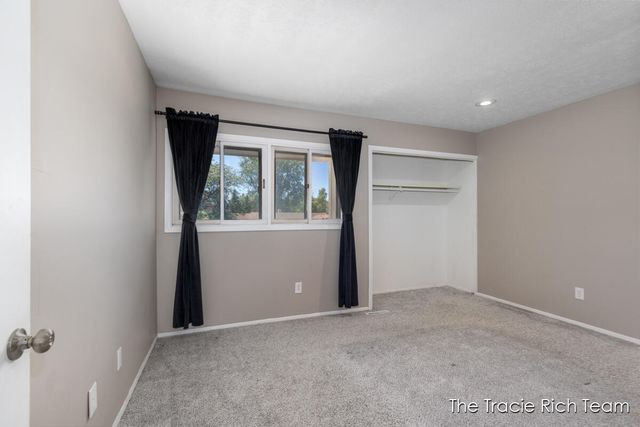 2670 Ridgecroft Drive, Grand Rapids, MI 49546