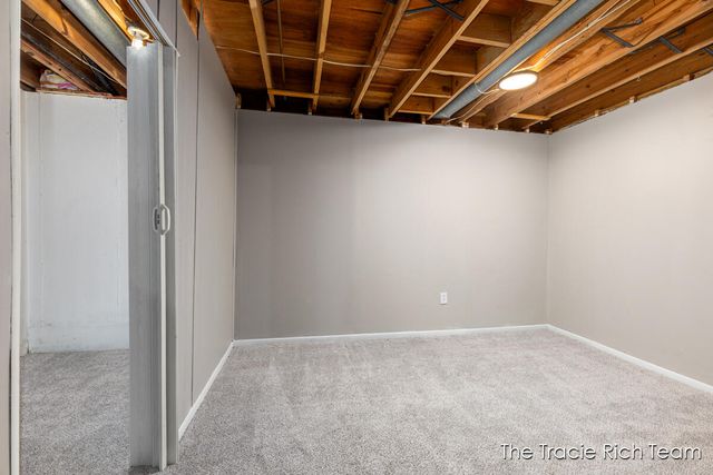2670 Ridgecroft Drive, Grand Rapids, MI 49546