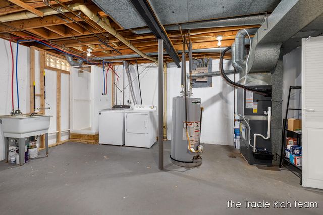 2670 Ridgecroft Drive, Grand Rapids, MI 49546